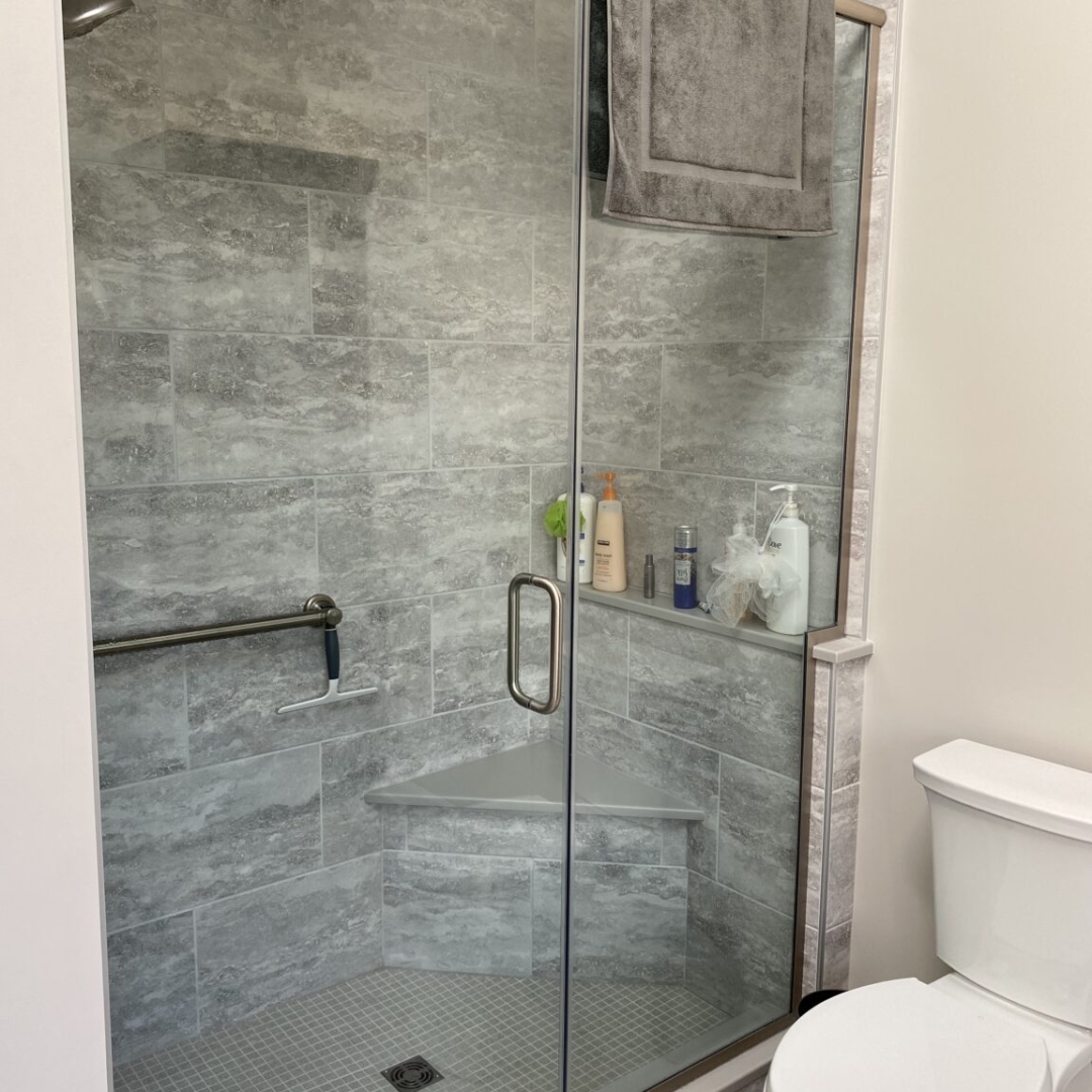 Classic bathroom, grey and white marble shower, small white shower floor tiles