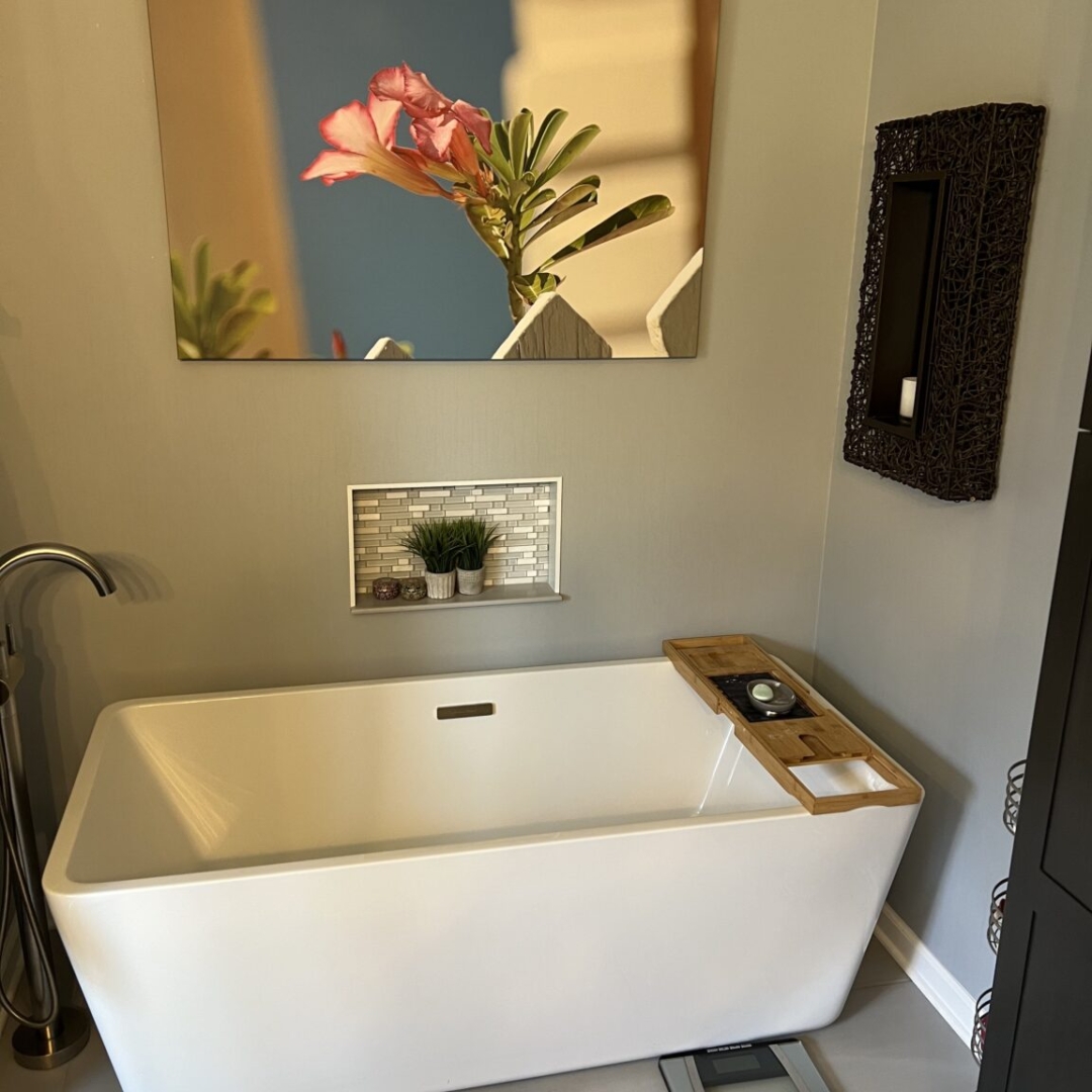 Contemporary bathroom, soaking white modern tub