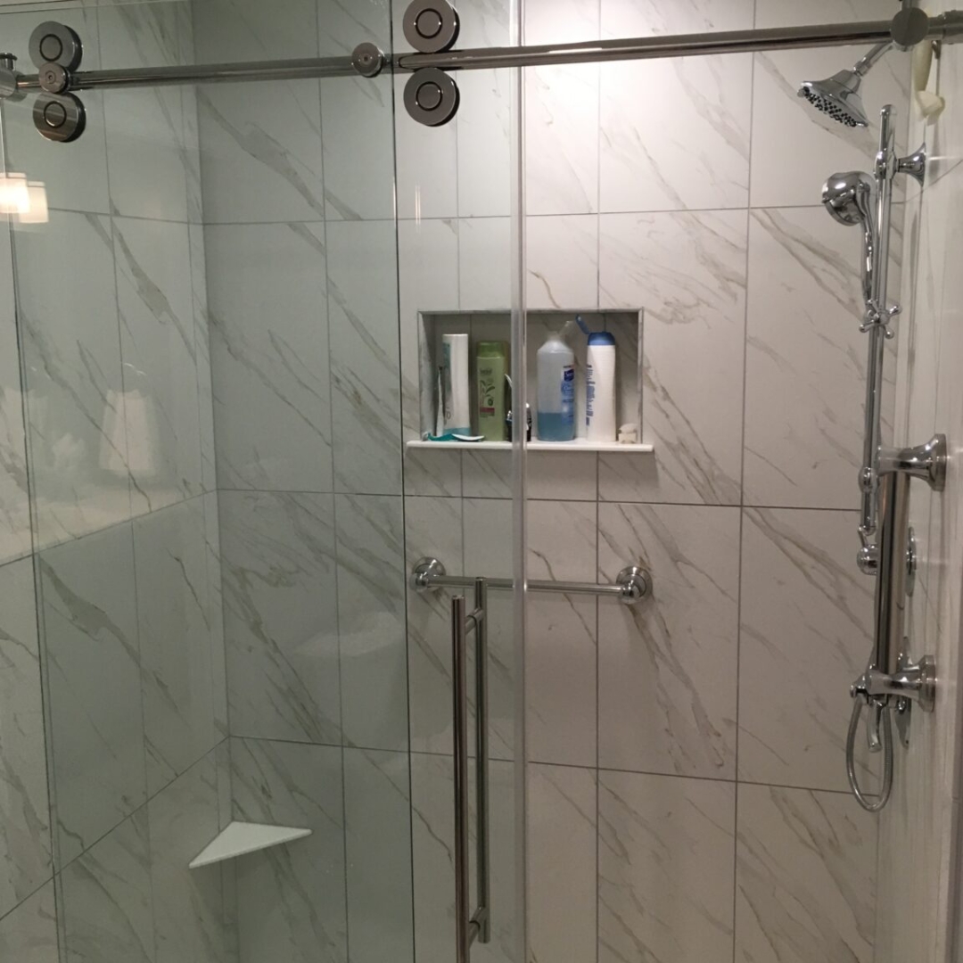 Classic bathroom, shower, small shelves, black and white marble tile walls