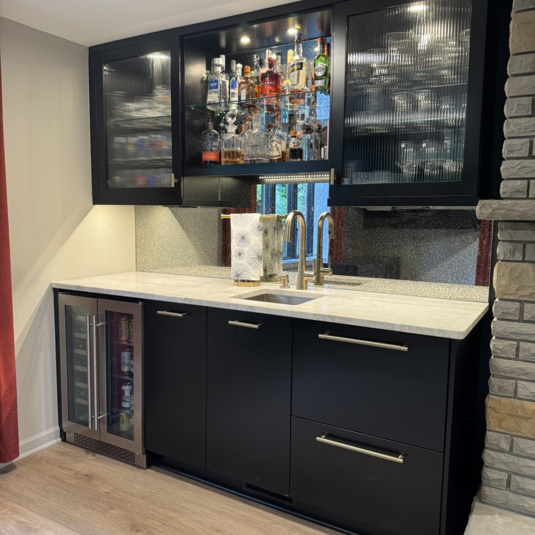 Modern wet bar, black cabinet idea, bar design inspiration, glass display shelves, luxury home bar