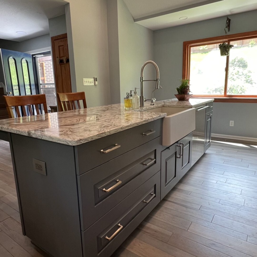 Kitchen island storage inspiration, marble countertop idea, deep drawer kitchen design, farmhouse sink kitchen, rustic island with modern accents